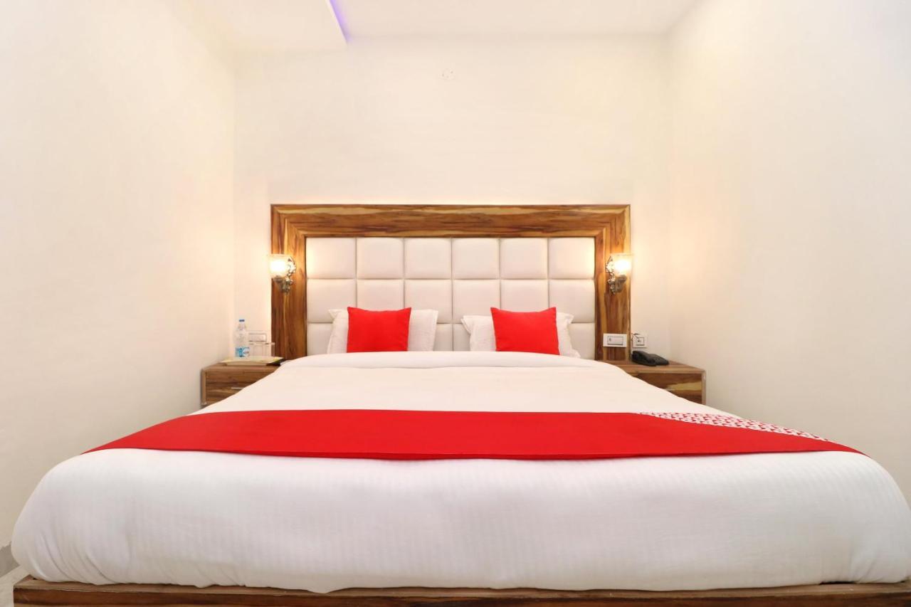 OYO 22115 Hotel D Plaza Zirakpur Exterior foto
