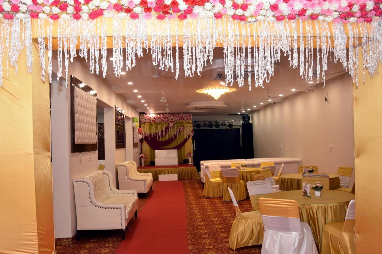 OYO 22115 Hotel D Plaza Zirakpur Exterior foto