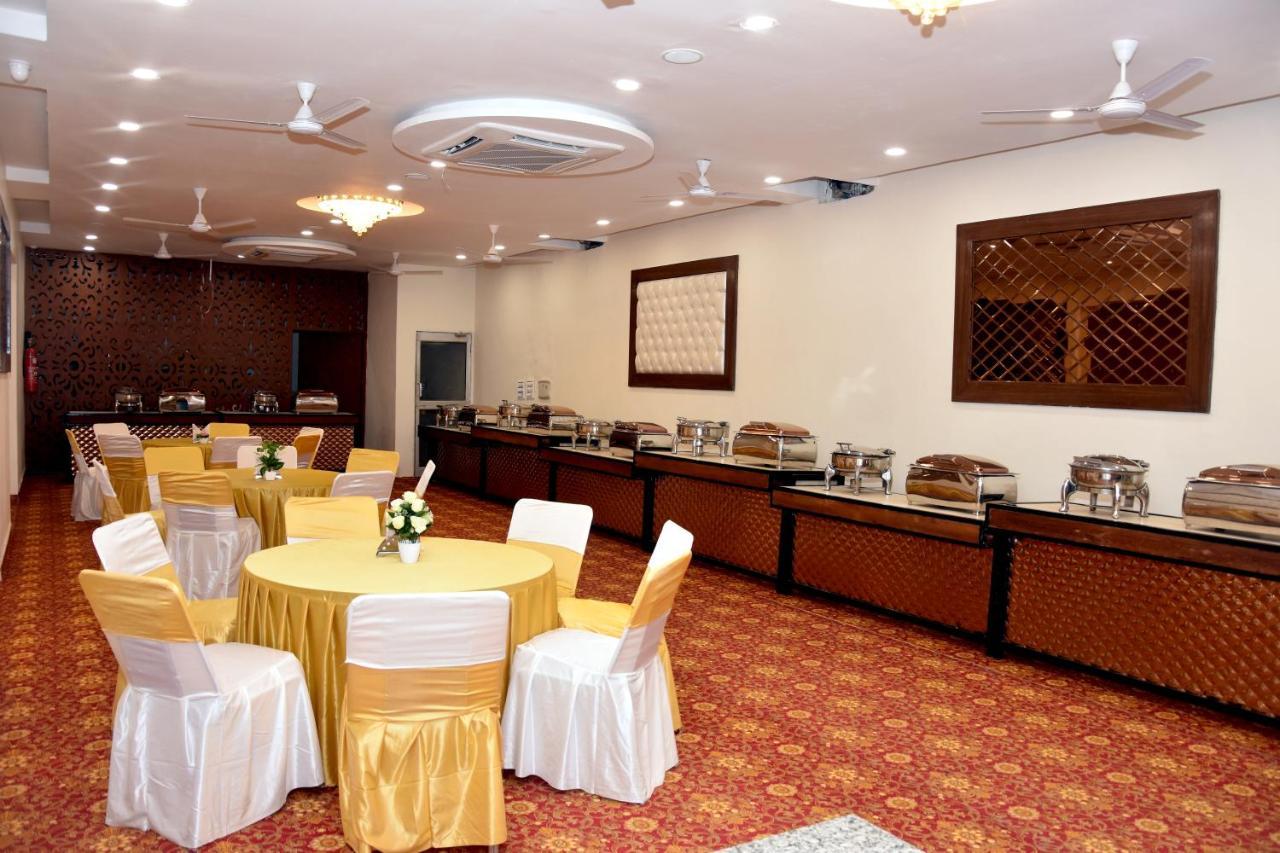 OYO 22115 Hotel D Plaza Zirakpur Exterior foto