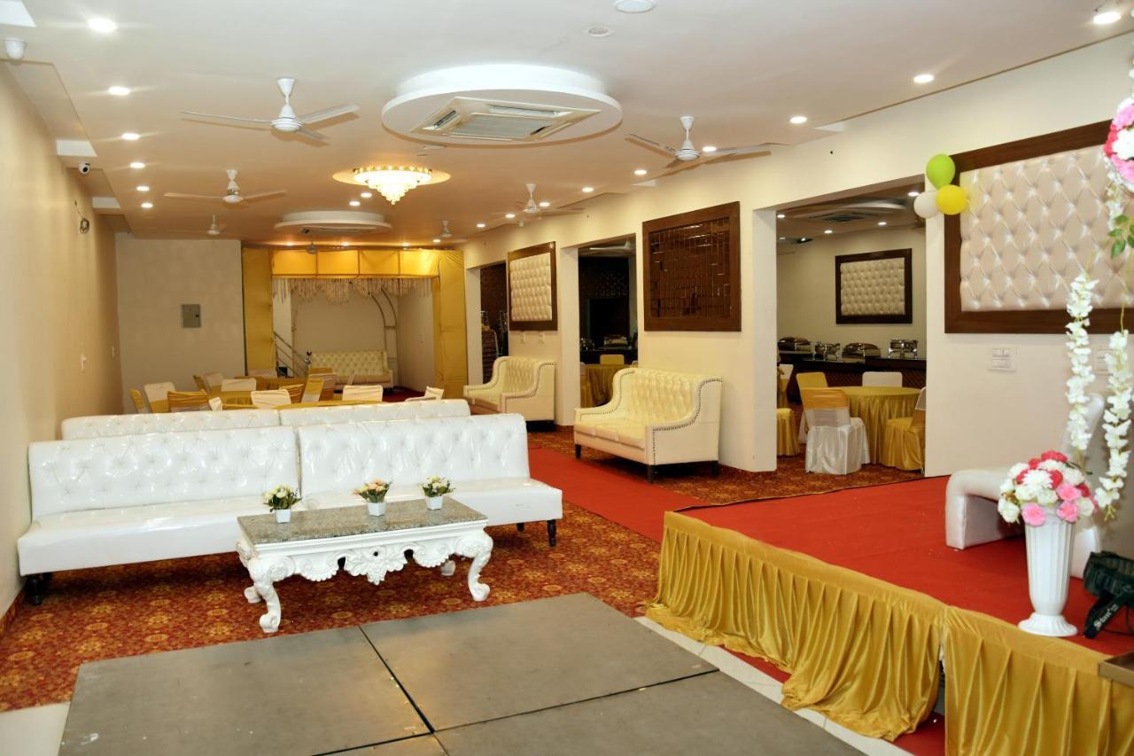 OYO 22115 Hotel D Plaza Zirakpur Exterior foto