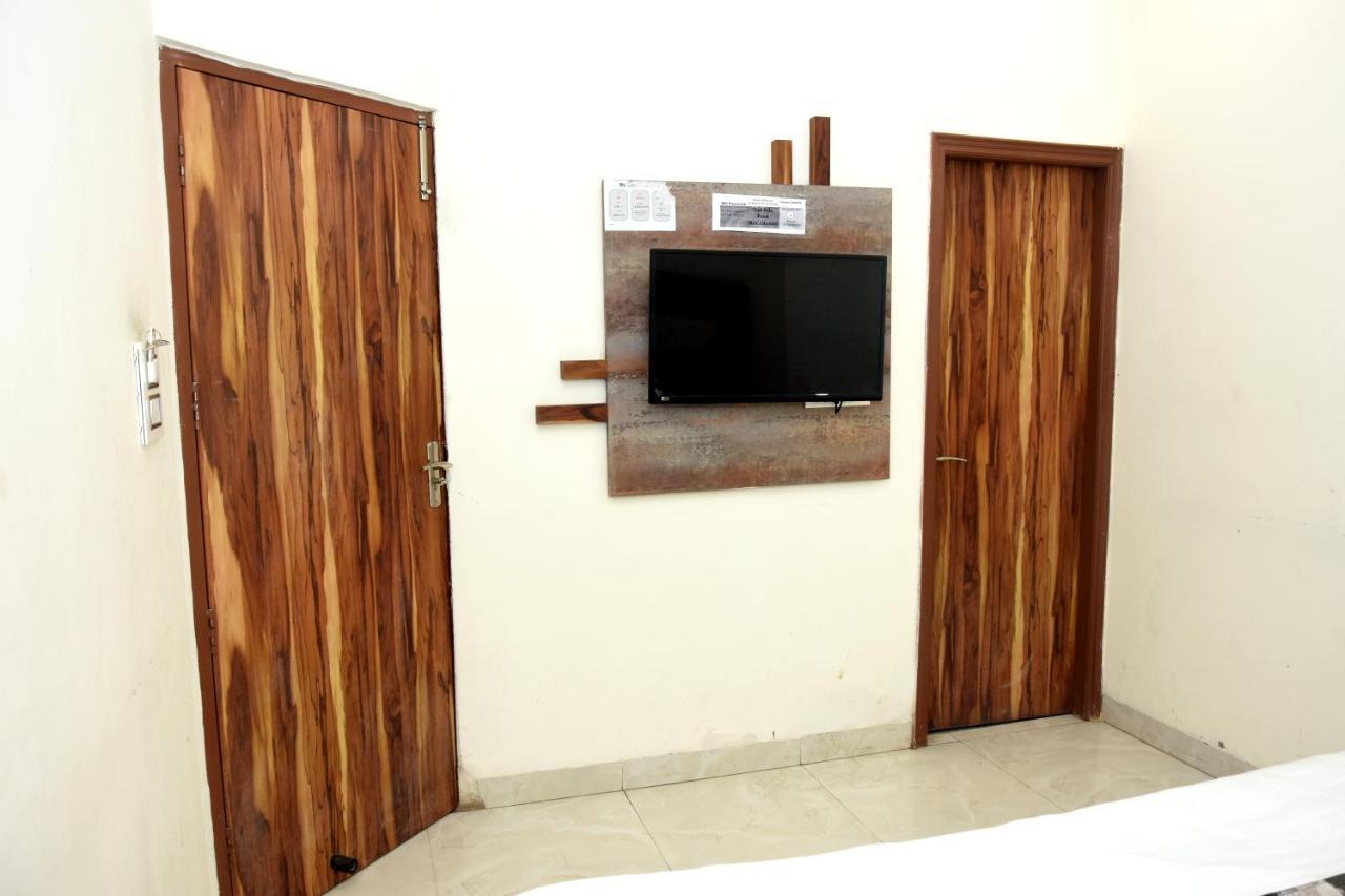 OYO 22115 Hotel D Plaza Zirakpur Exterior foto