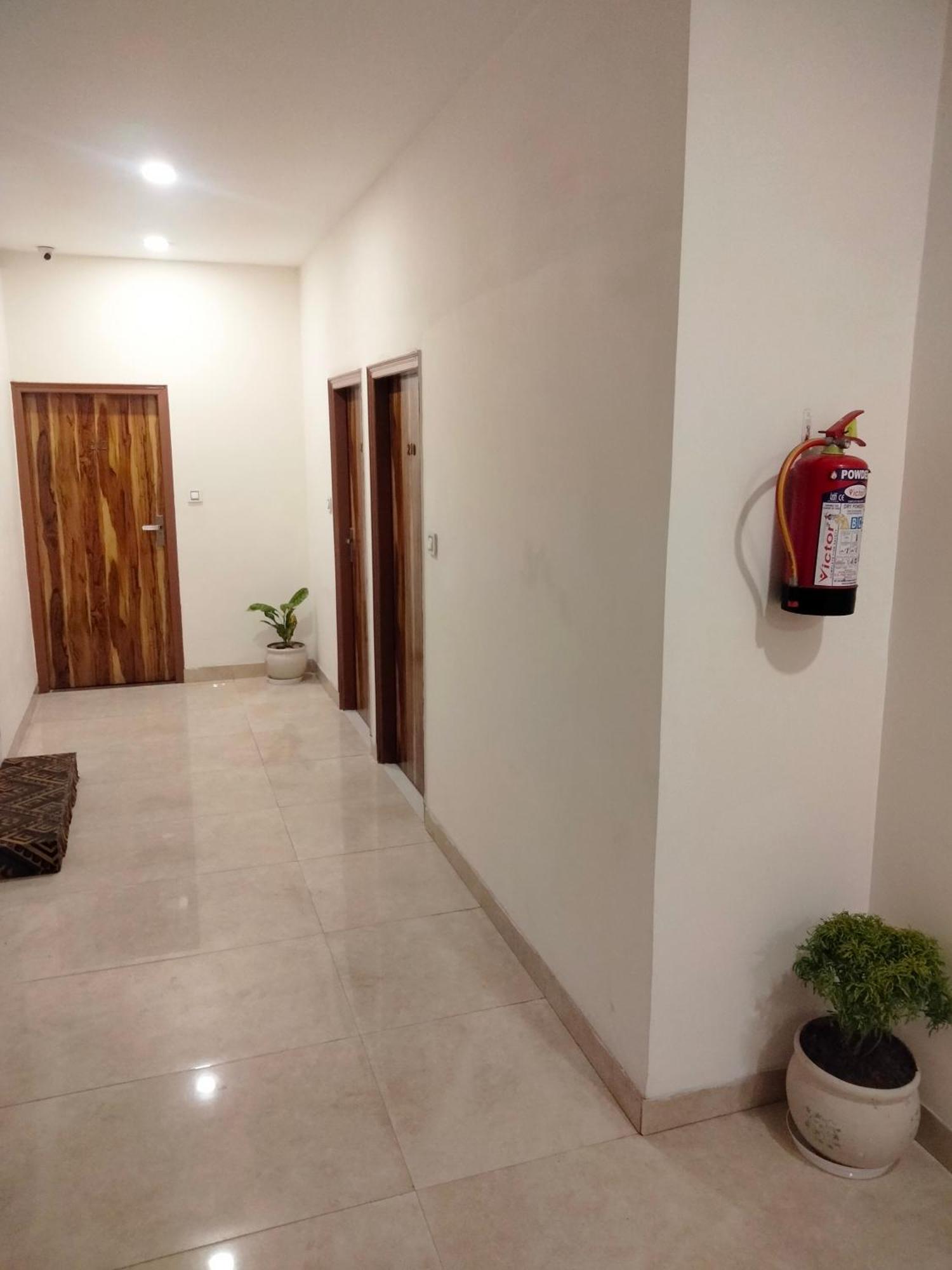 OYO 22115 Hotel D Plaza Zirakpur Exterior foto