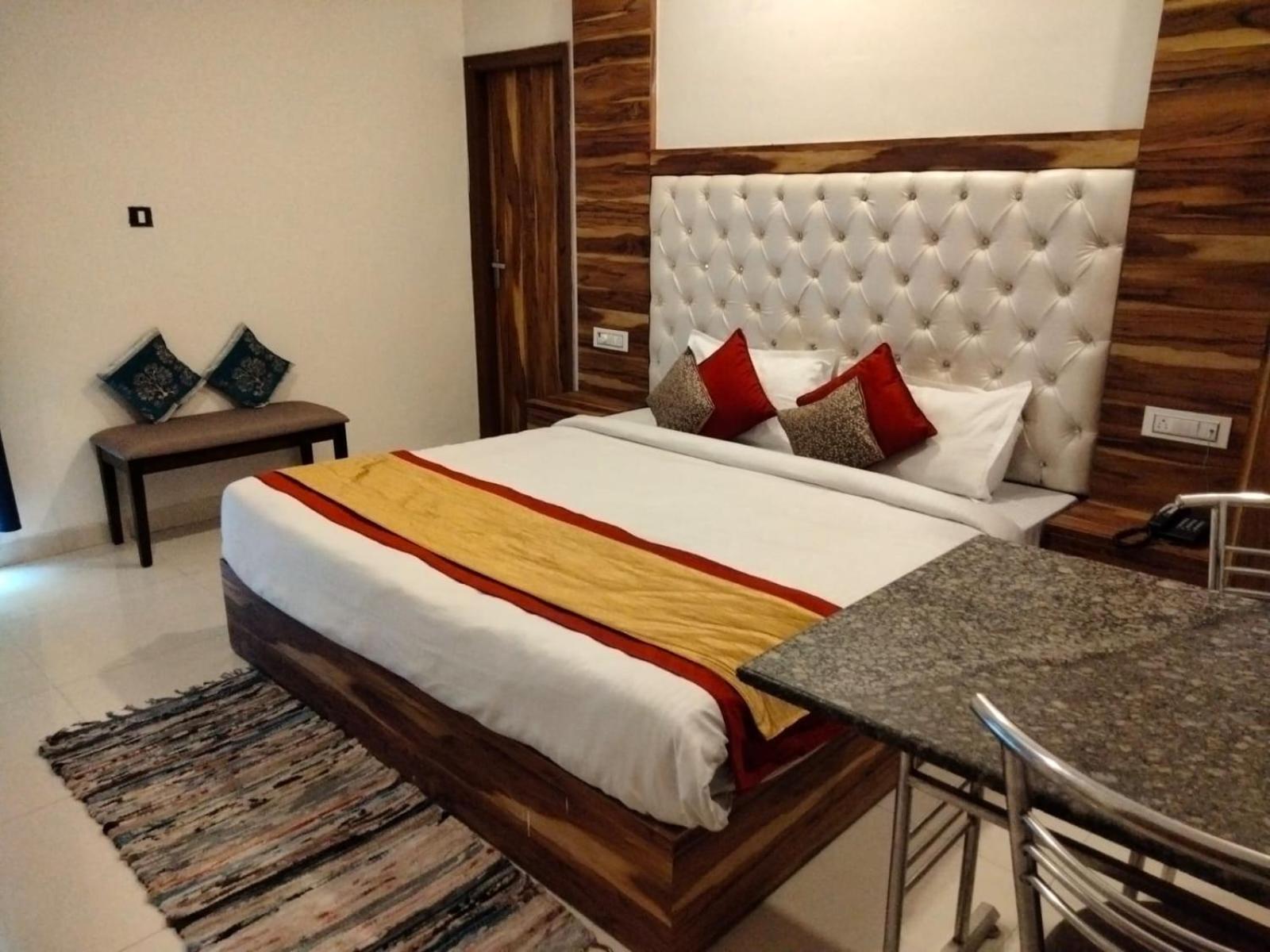 OYO 22115 Hotel D Plaza Zirakpur Exterior foto