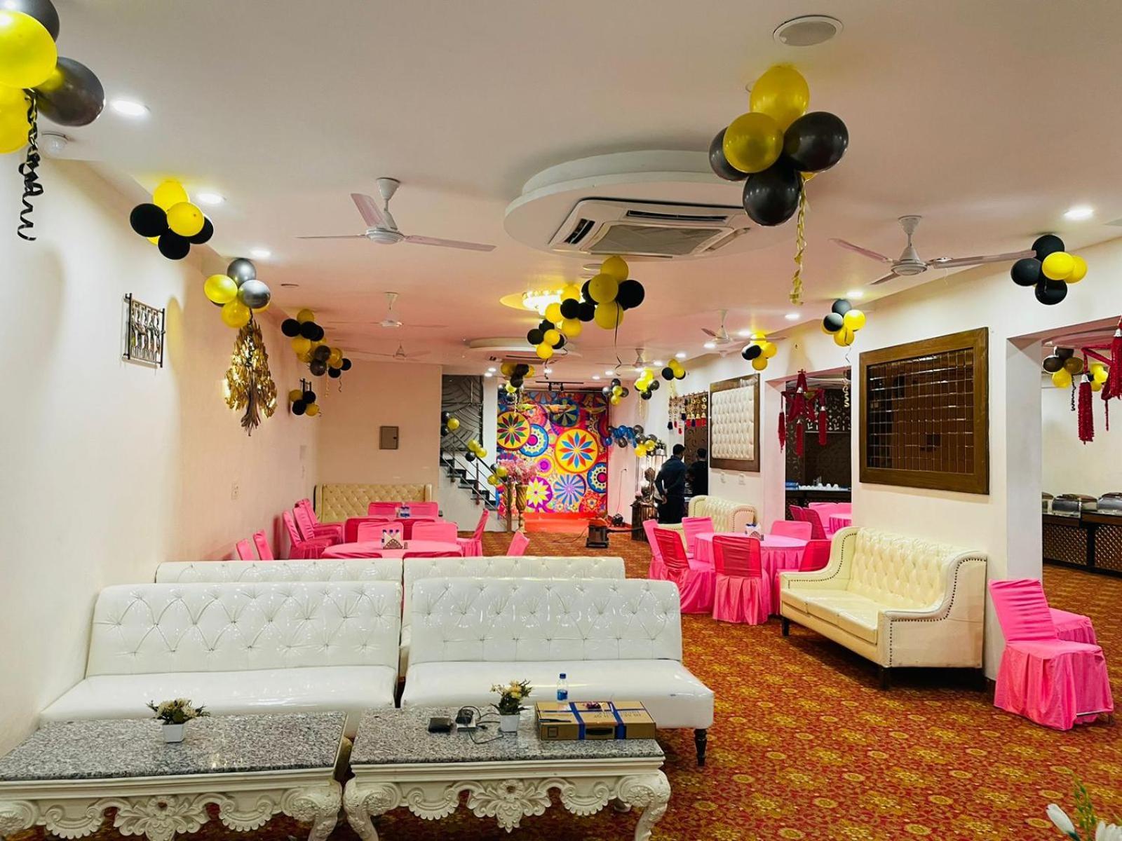 OYO 22115 Hotel D Plaza Zirakpur Exterior foto