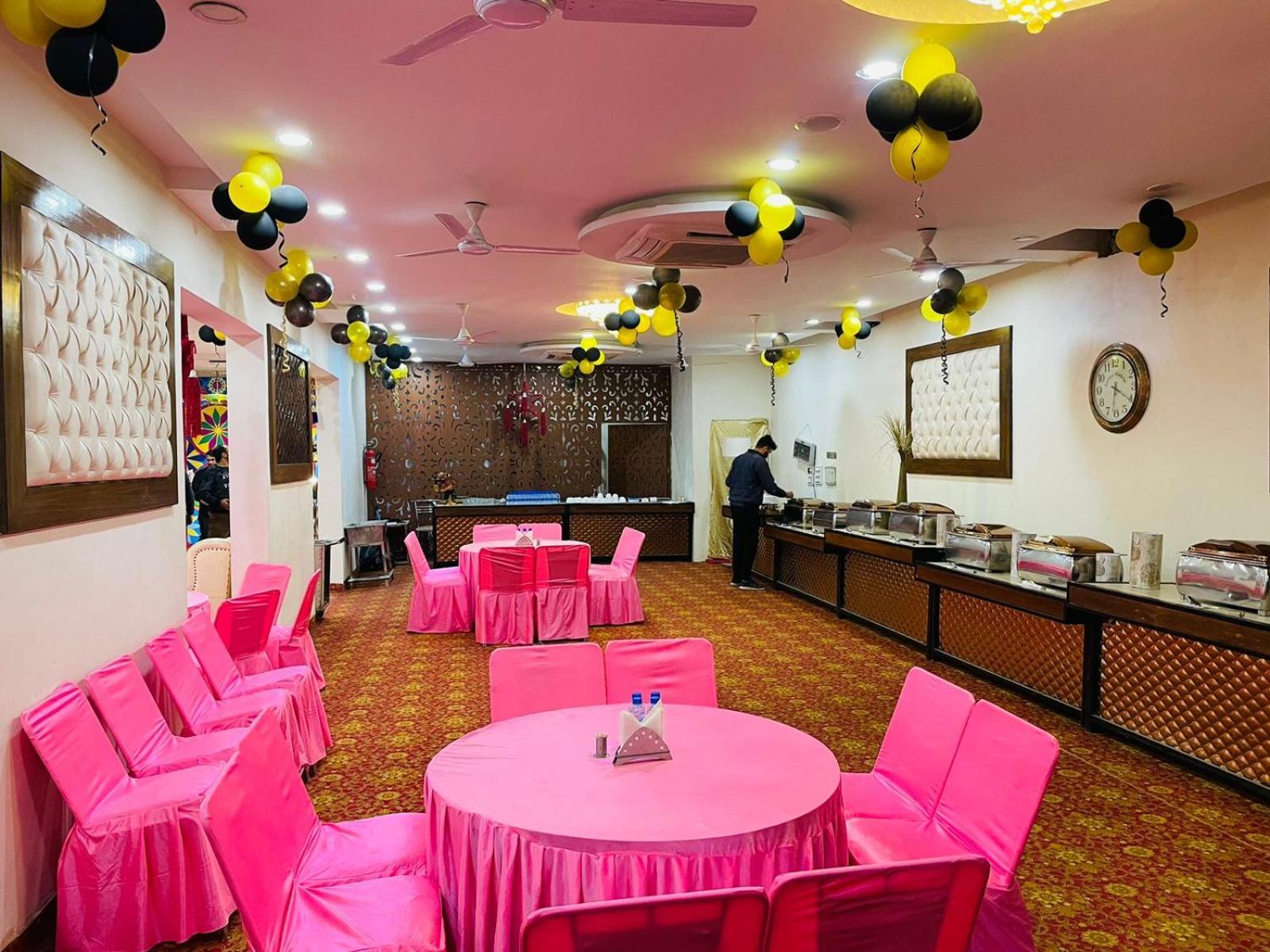 OYO 22115 Hotel D Plaza Zirakpur Exterior foto