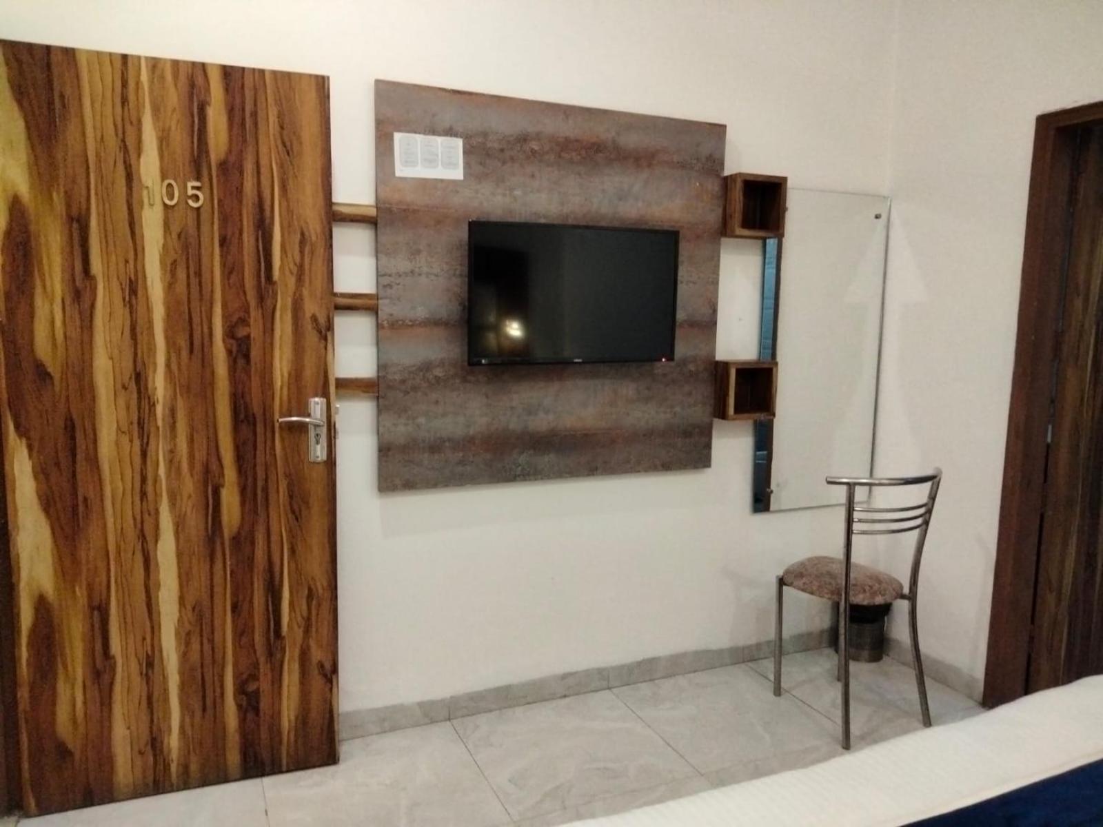 OYO 22115 Hotel D Plaza Zirakpur Exterior foto