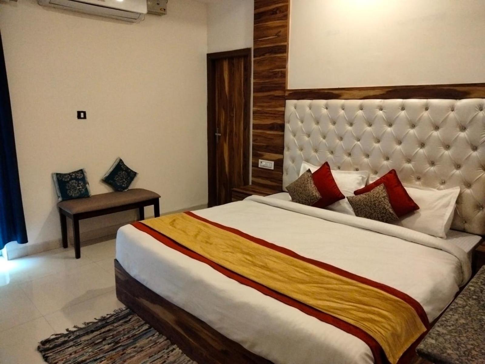 OYO 22115 Hotel D Plaza Zirakpur Exterior foto