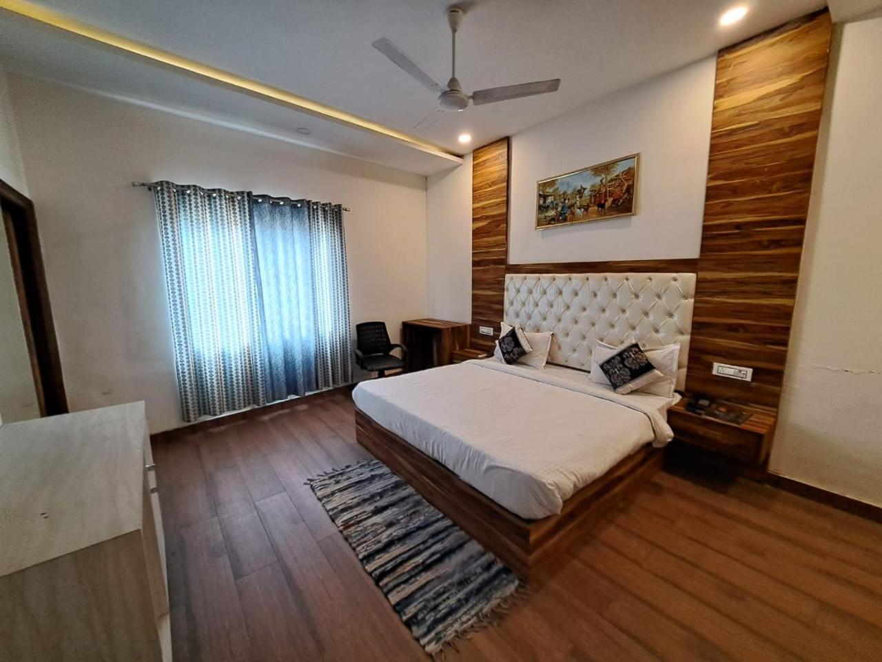 OYO 22115 Hotel D Plaza Zirakpur Exterior foto