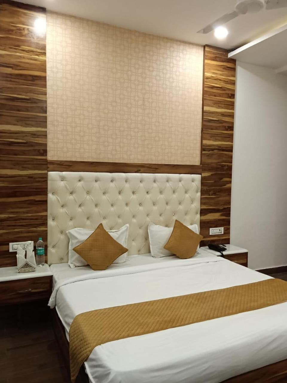 OYO 22115 Hotel D Plaza Zirakpur Exterior foto
