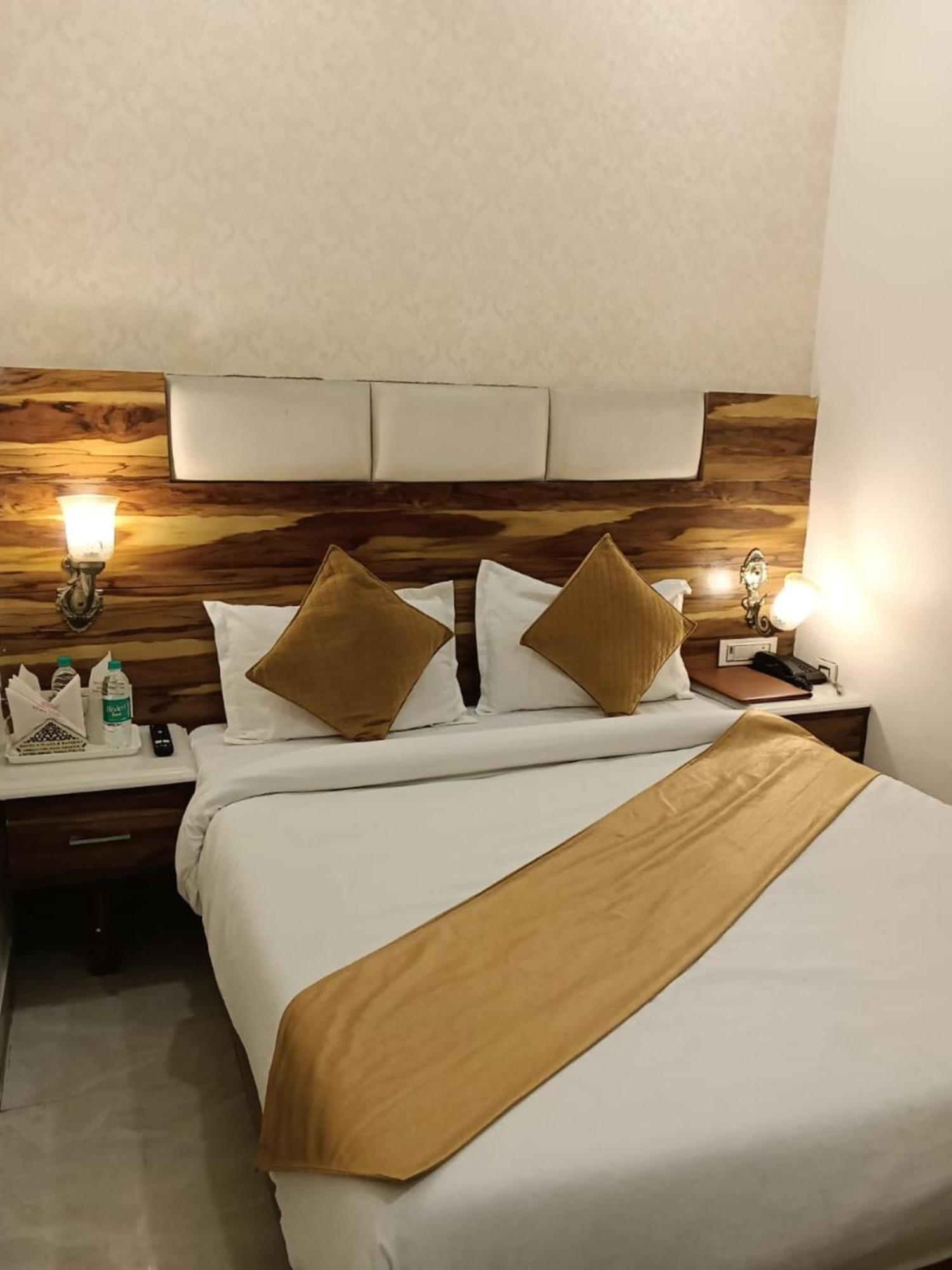 OYO 22115 Hotel D Plaza Zirakpur Exterior foto