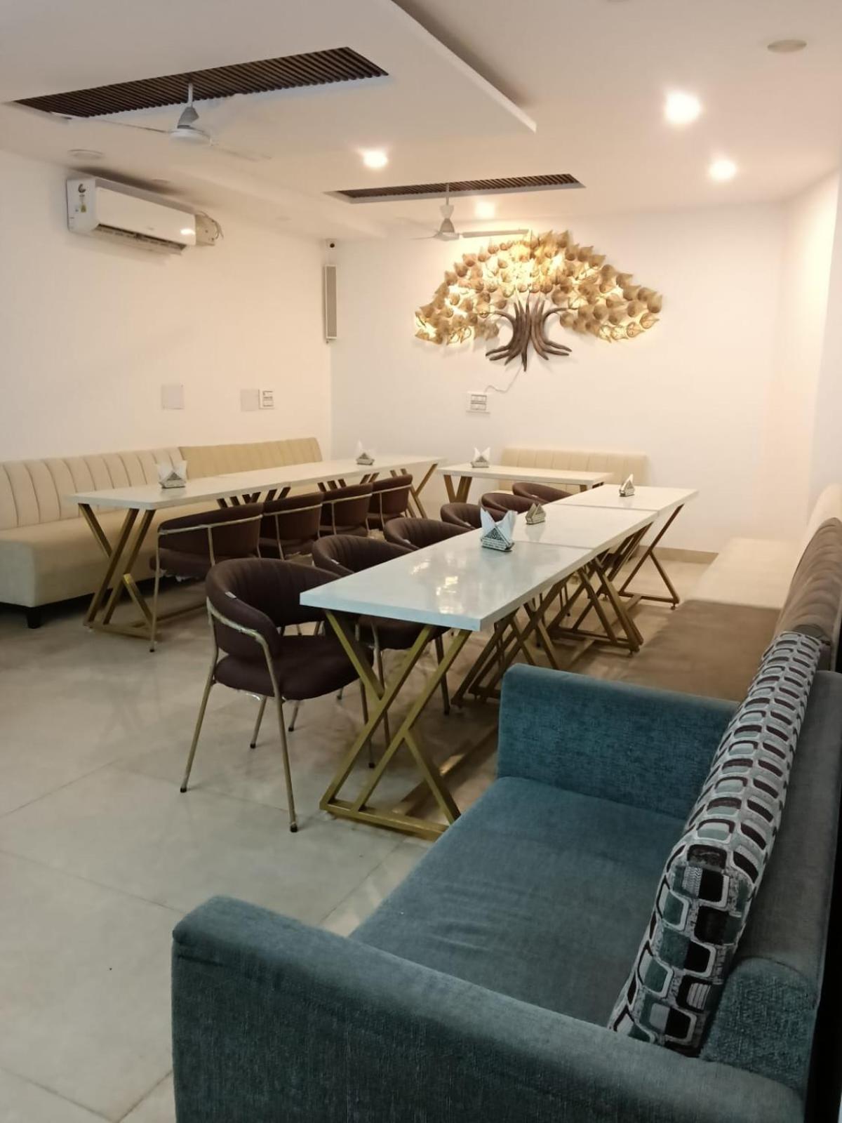 OYO 22115 Hotel D Plaza Zirakpur Exterior foto