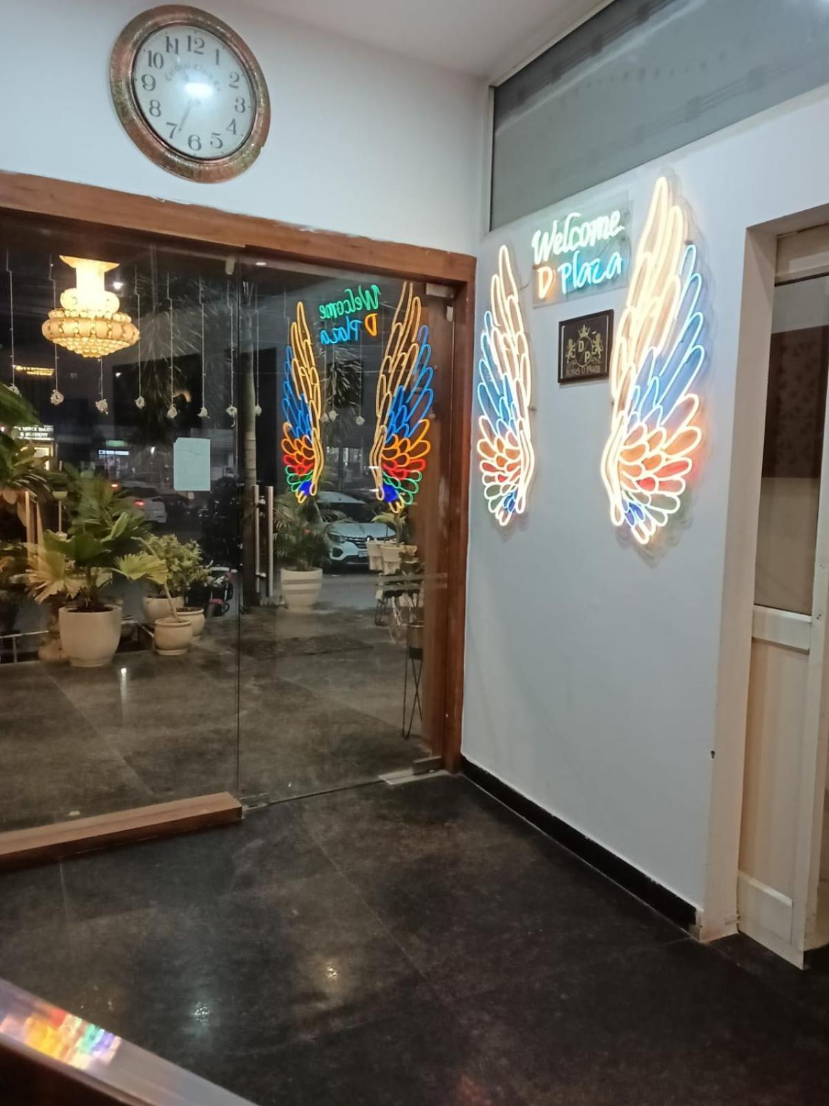 OYO 22115 Hotel D Plaza Zirakpur Exterior foto