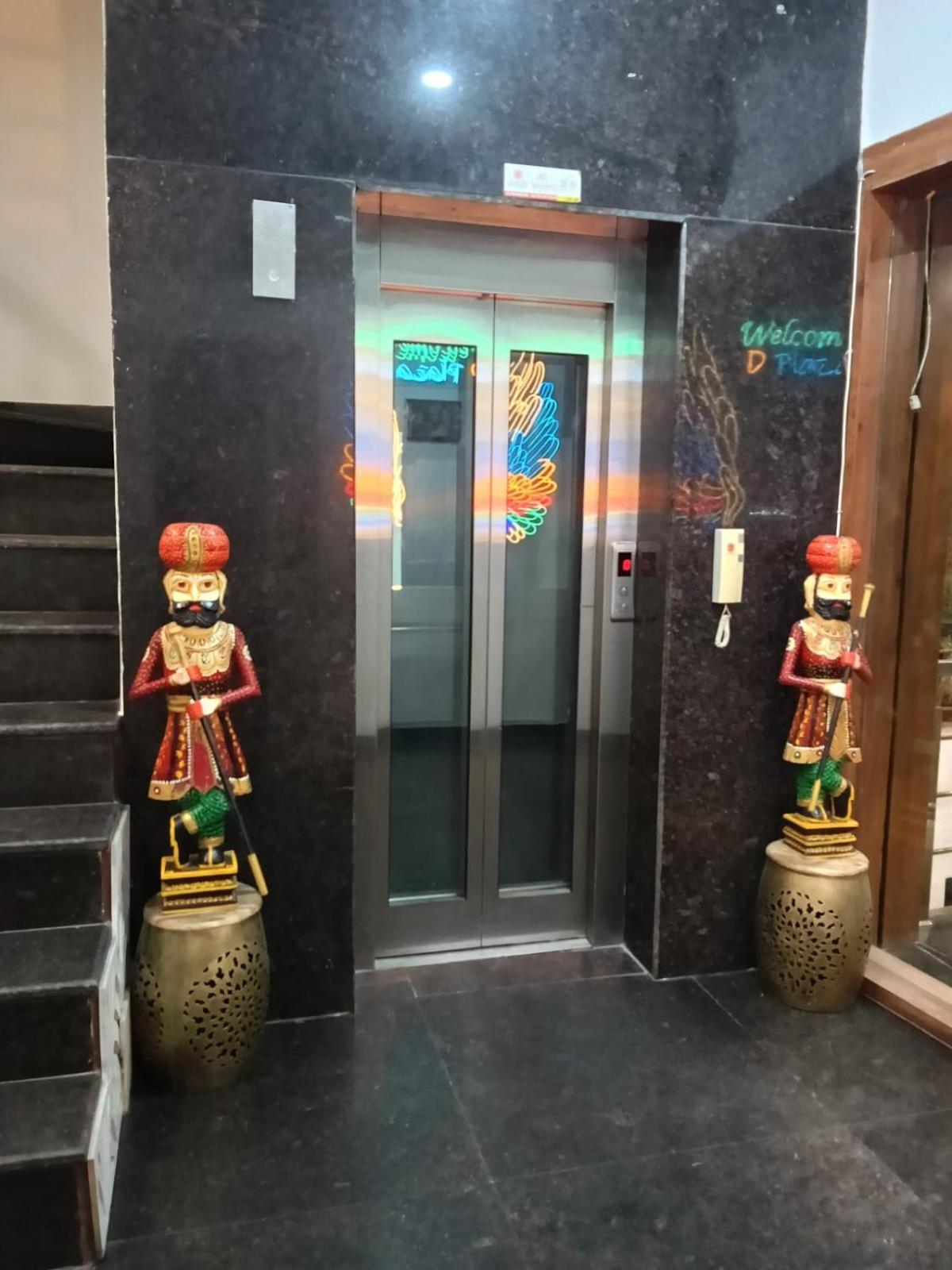 OYO 22115 Hotel D Plaza Zirakpur Exterior foto